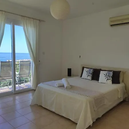 With Spectacular Sea Views, Private Pool, Gardens & Parking * Kalogrea